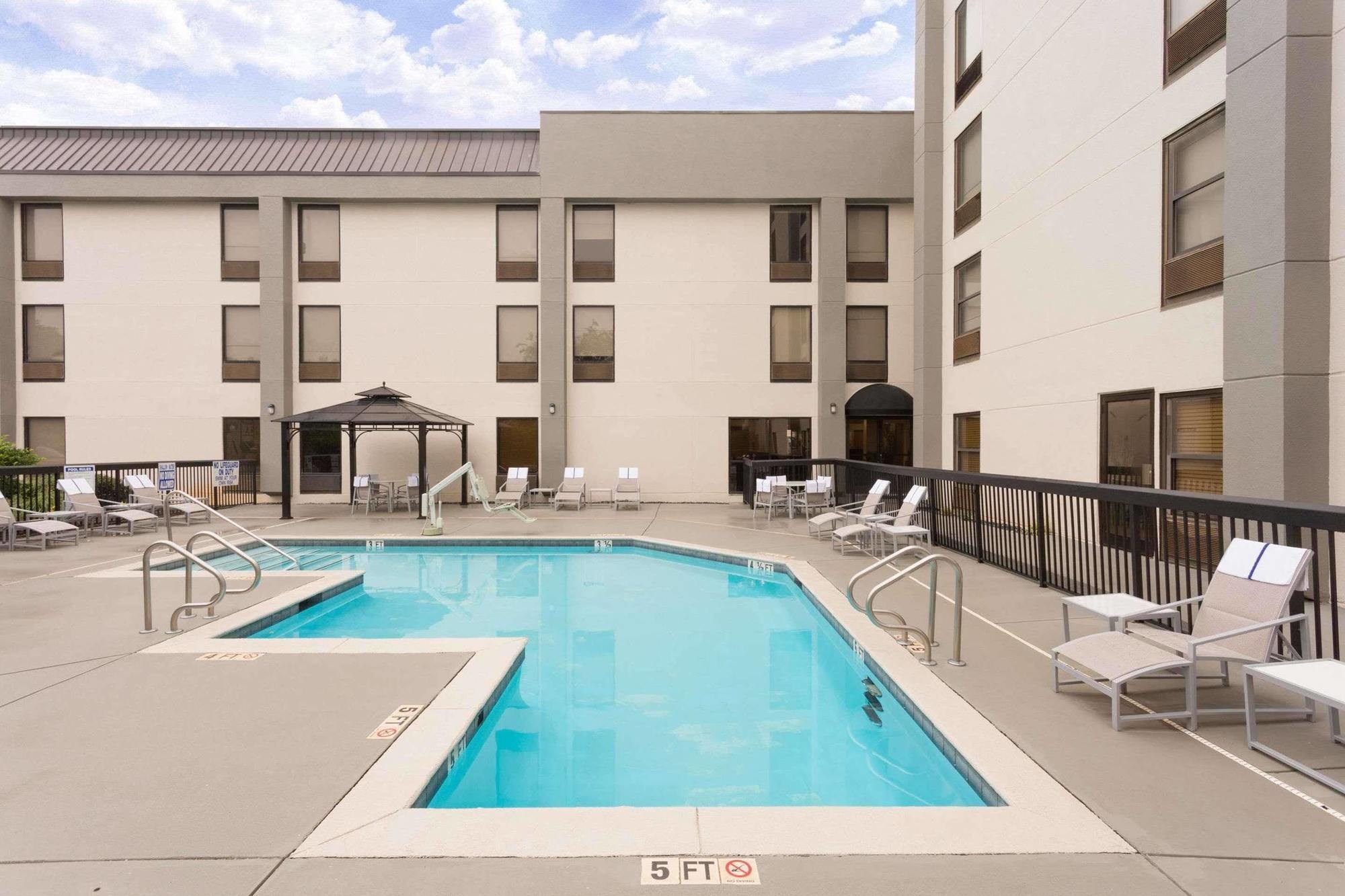 Wyndham Garden Greenville / Spartanburg Airport Exteriör bild
